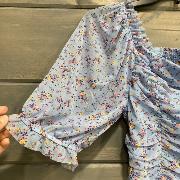 Pretty Light Blue Floral Cropped Top - Picture 2 of 5